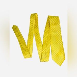 EUC Michael Kors Necktie Blue & Yellow. With pocket square.